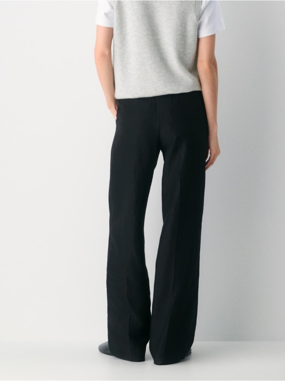 Aritzia The Effortless Pant CruiseLinen Trouser Tailored Relaxed High-Rise Black - Picture 3 of 8